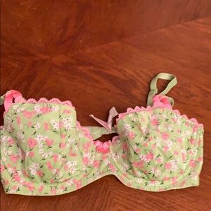 Size 34C bra Victoria’s Secret. New without tags